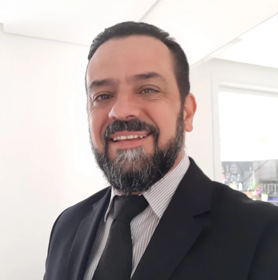 Dr. Ubirajara Ramos Junior, advogado especialista em Cidadania Portuguesa